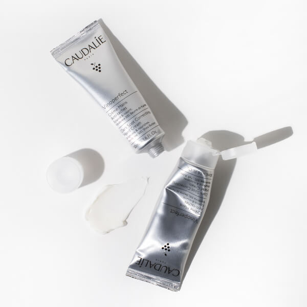 Caudalie Crema per le mani correttiva anti-macchie scure Caudalie Vinoperfect 50ml Offerta natalizia