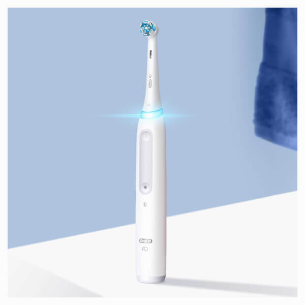 Oral B Oral-B iO4 White Electric Toothbrush with Travel Case Outlet