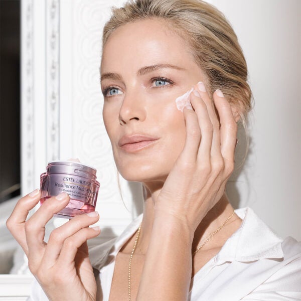 Estée Lauder Estée Lauder Resilience Multi-Effect Firming/Lifting SPF 15 crema ai 3 peptidi viso e collo - pelli normali/miste 50 ml Presa