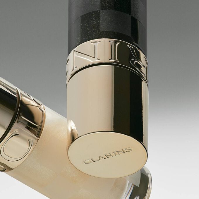 Clarins Lip Comfort Oil Black & White Offerta per la Festa della Mamma